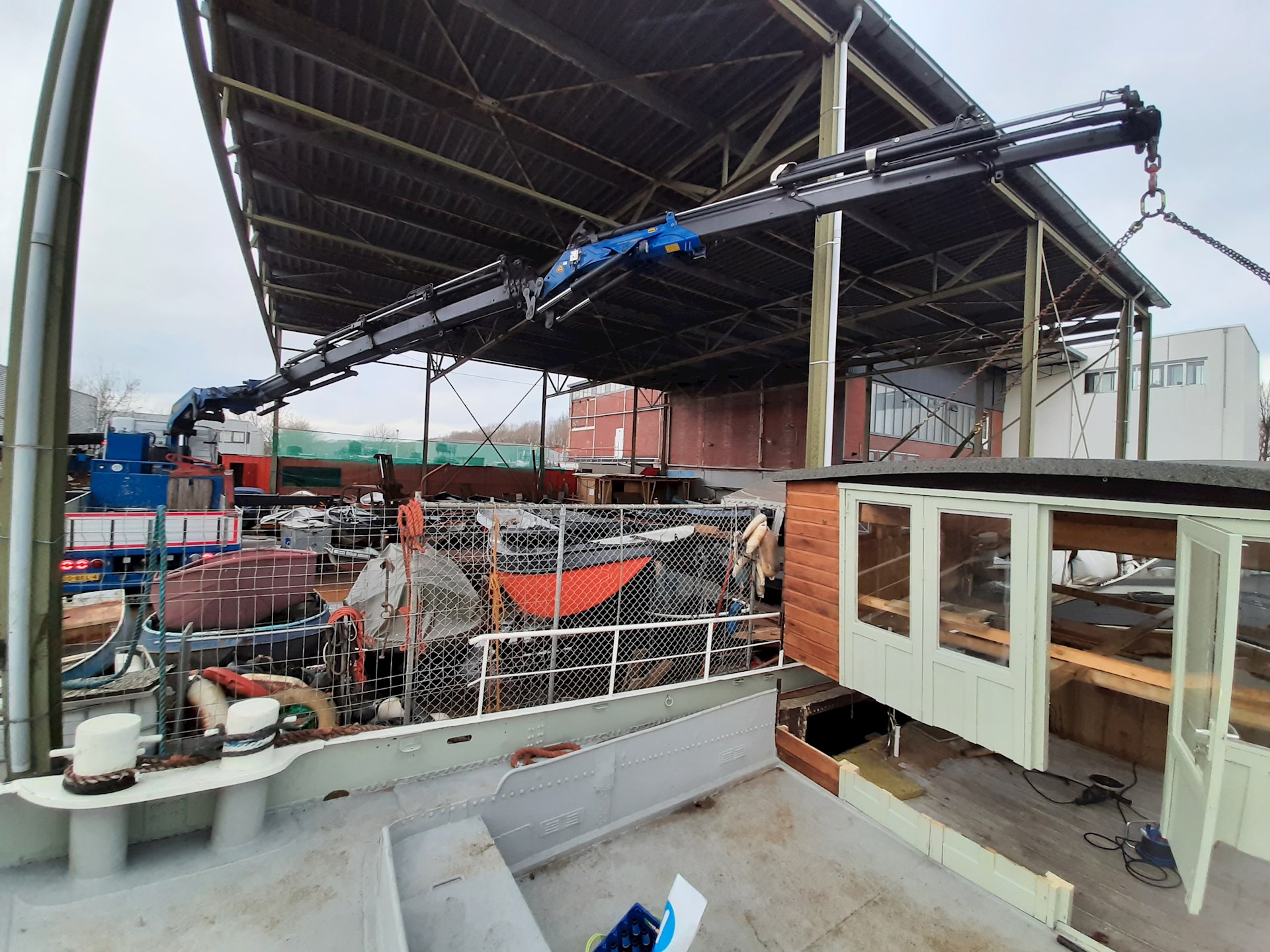 Projecten Kajuit Van Boot Af Hijsen En Op Containers Plaatsen Voor Grachtenboot Amsterdam2