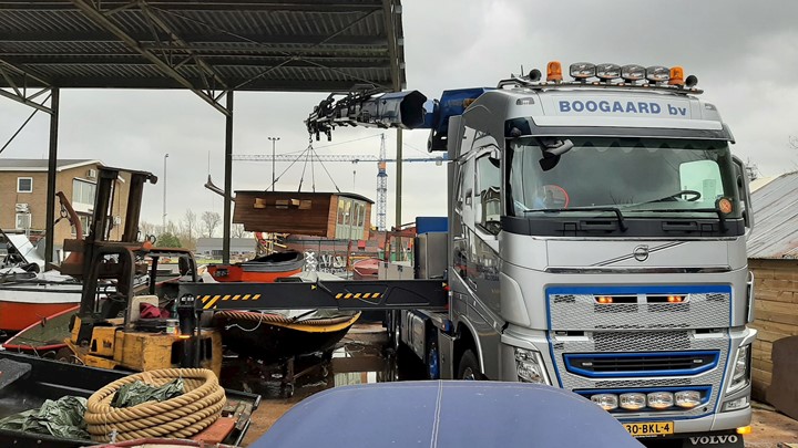 Projecten Kajuit Van Boot Af Hijsen En Op Containers Plaatsen Voor Grachtenboot Amsterdam4