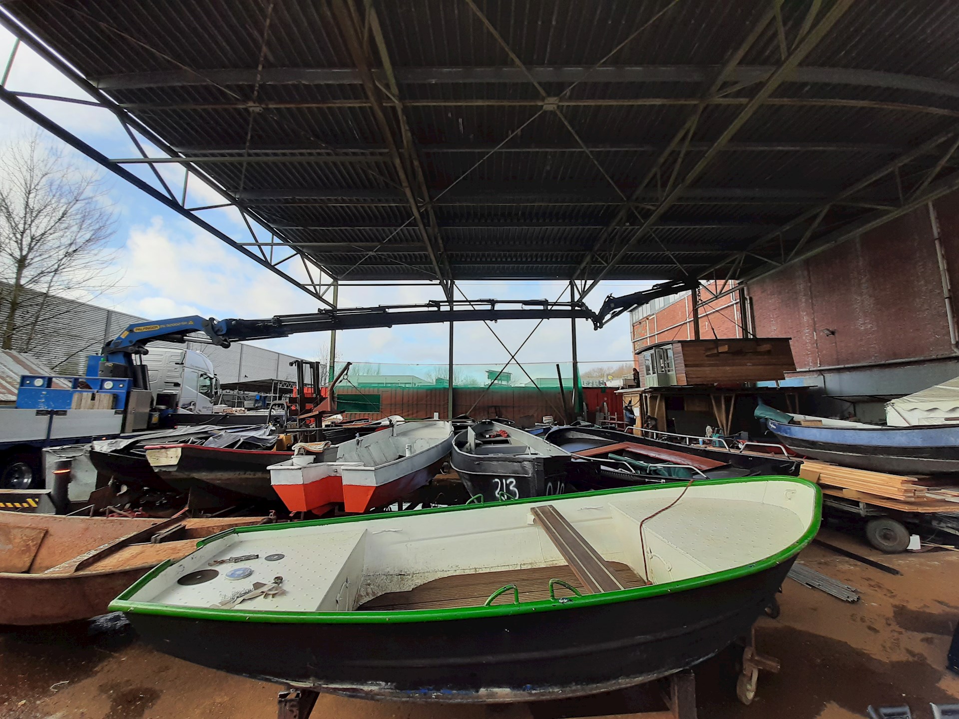 Projecten Kajuit Van Boot Af Hijsen En Op Containers Plaatsen Voor Grachtenboot Amsterdam5