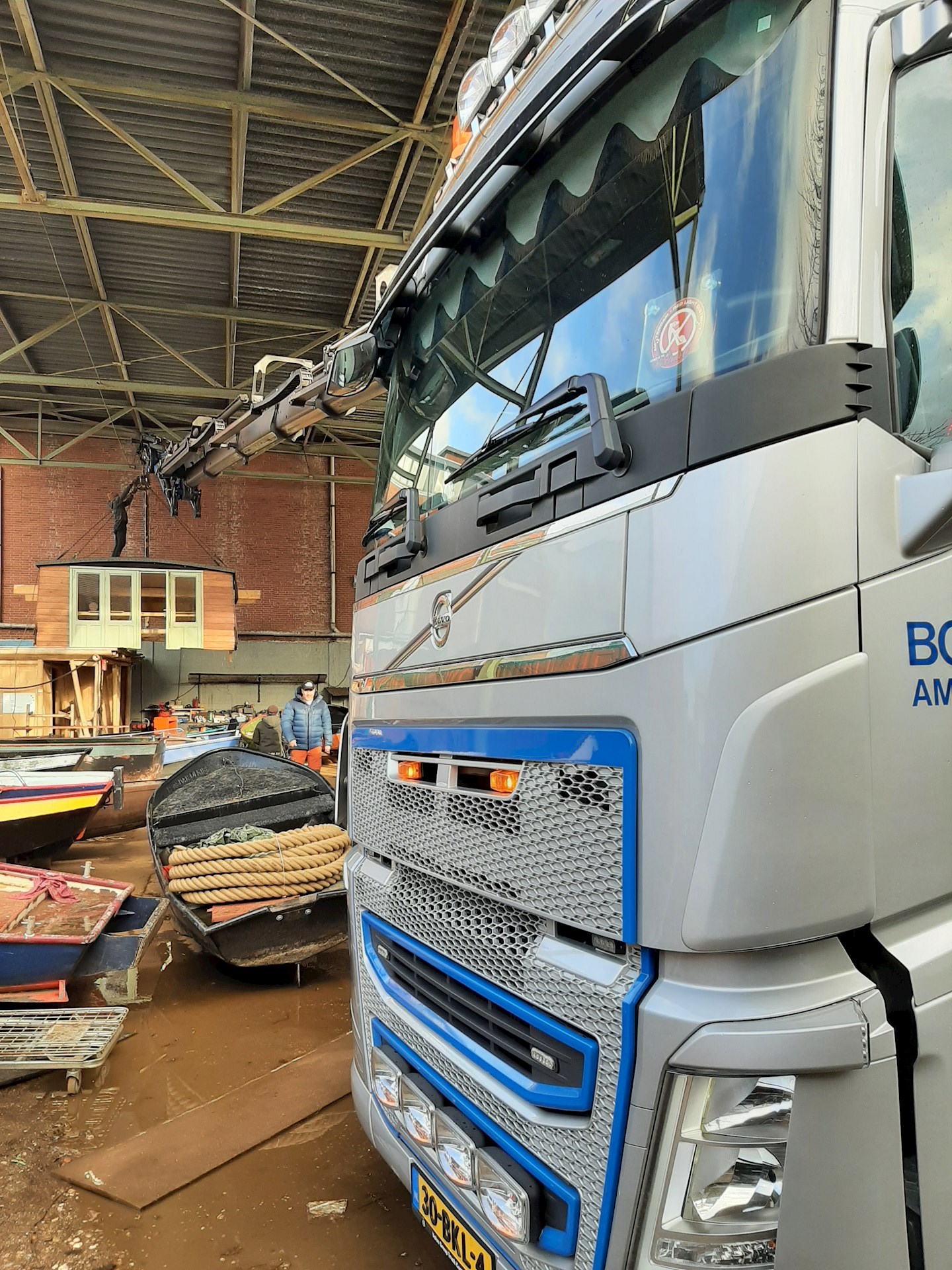 Projecten Kajuit Van Boot Af Hijsen En Op Containers Plaatsen Voor Grachtenboot Amsterdam6