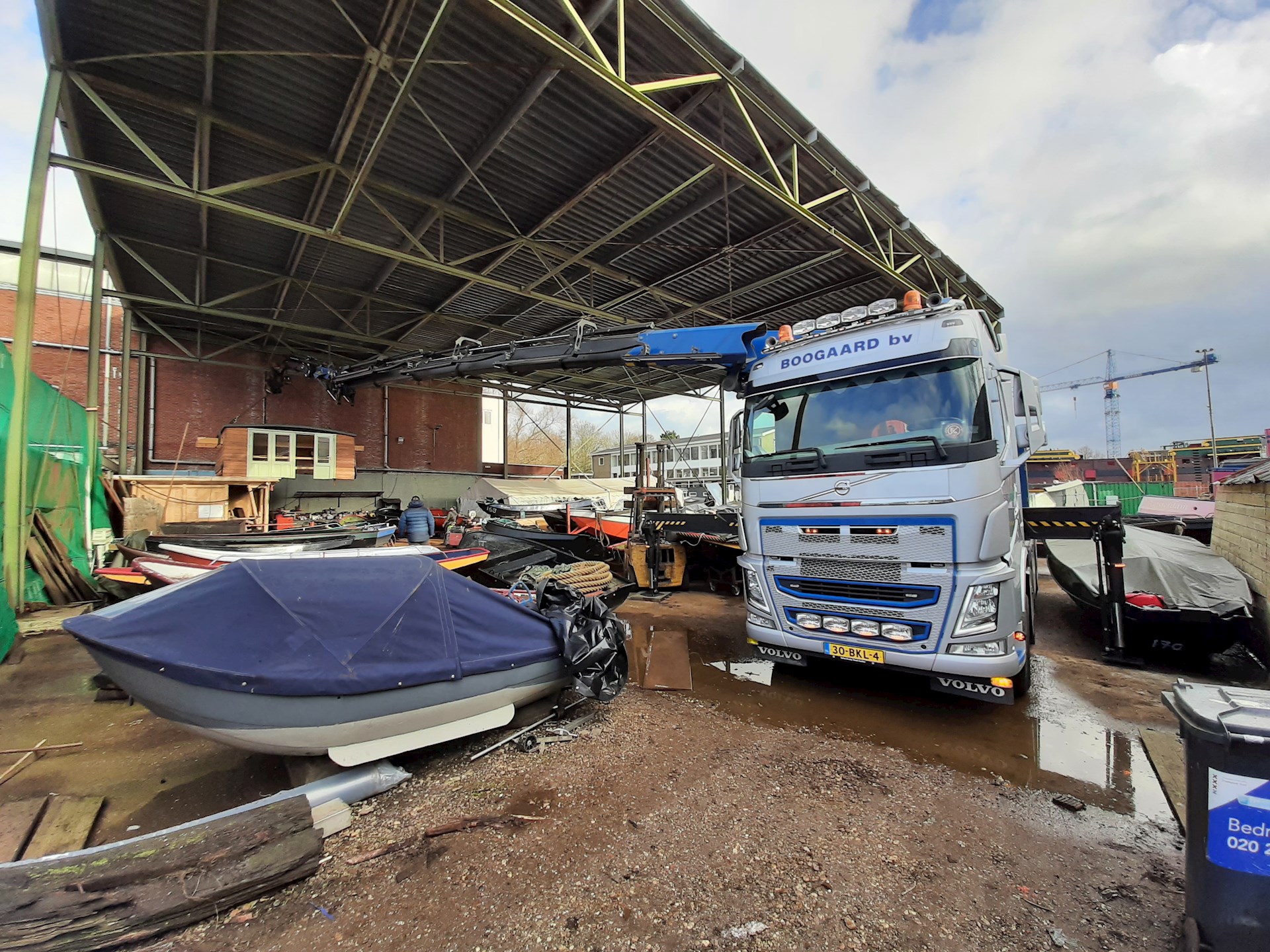 Projecten Kajuit Van Boot Af Hijsen En Op Containers Plaatsen Voor Grachtenboot Amsterdam7