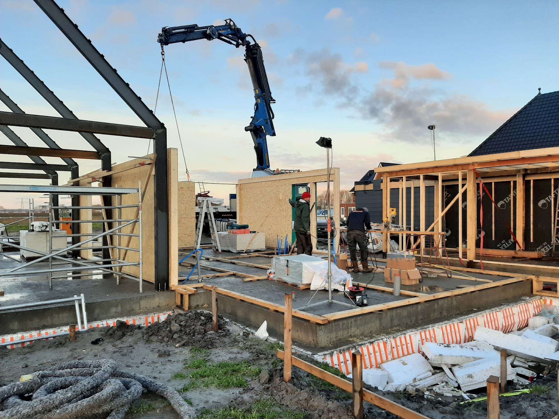 Projecten Prefab Huis In Elkaar Hijsen Zwaagdijk Voor Ebbelaar En Kelderman Aannemers1