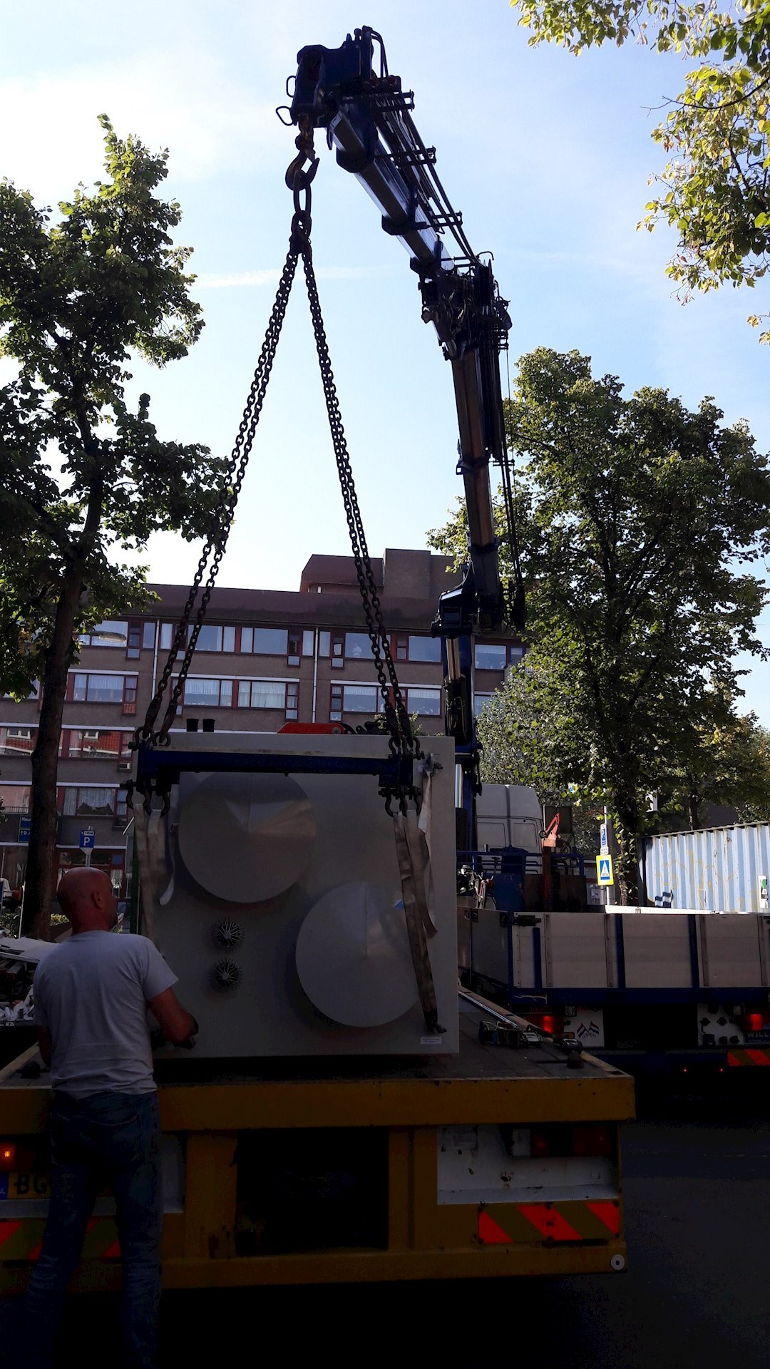 Projecten Prefab Schoorsteen Plaatsen Op Een Gebouw1