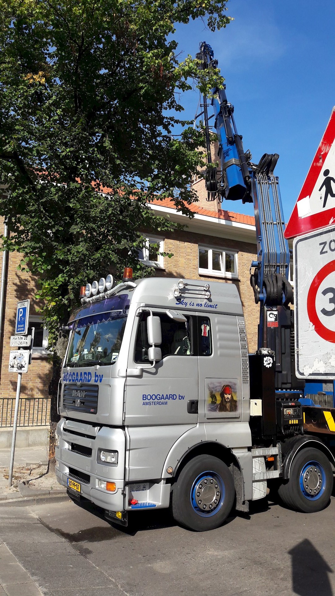 Projecten Prefab Schoorsteen Plaatsen Op Een Gebouw4