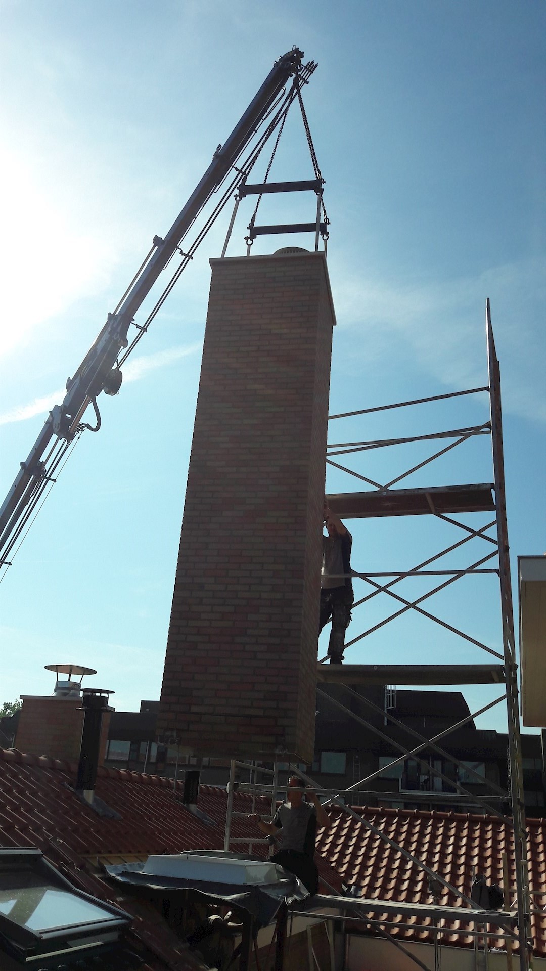 Projecten Prefab Schoorsteen Plaatsen Op Een Gebouw5