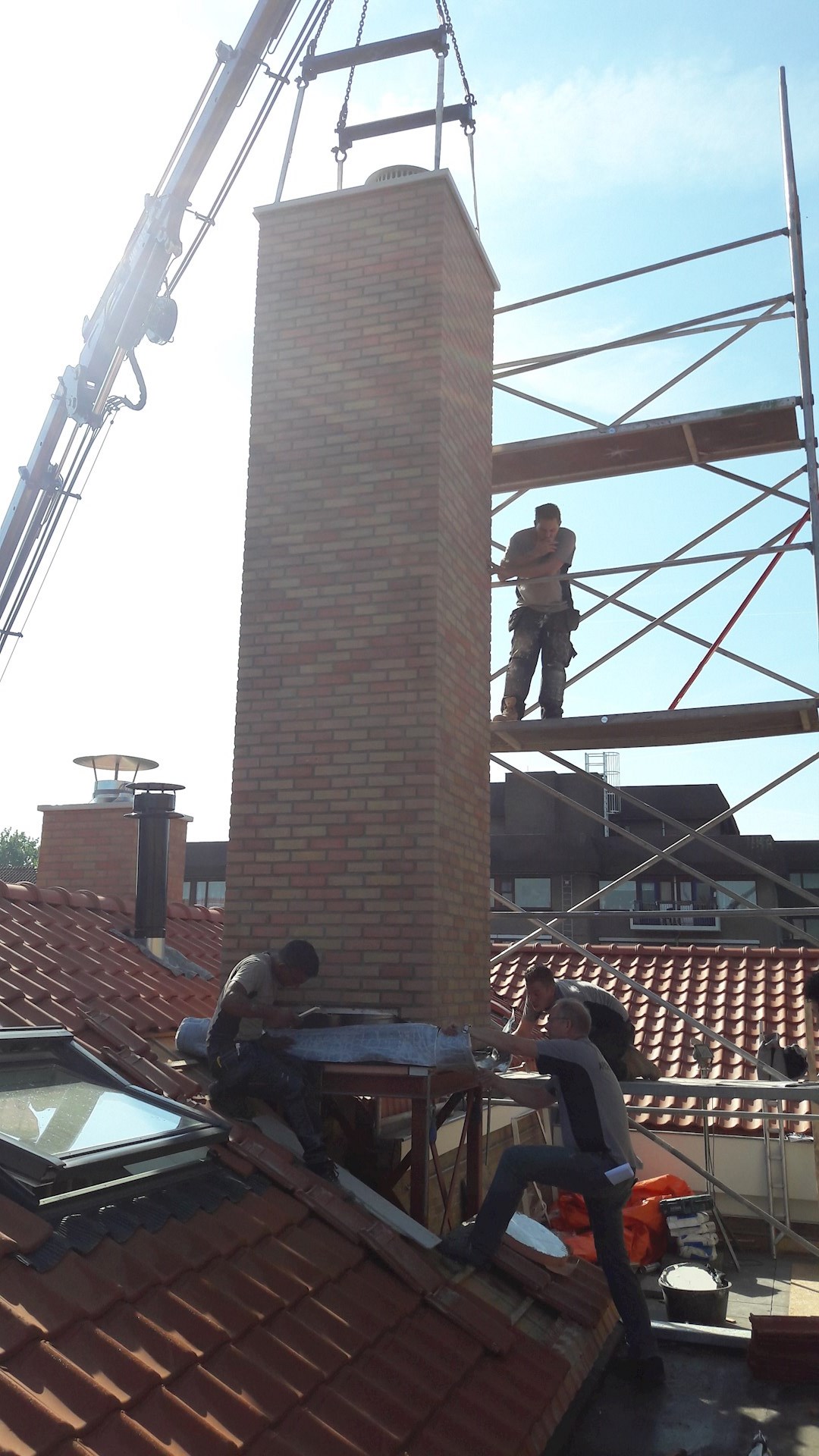 Projecten Prefab Schoorsteen Plaatsen Op Een Gebouw6