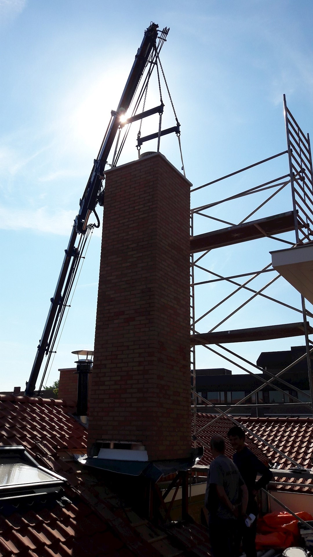 Projecten Prefab Schoorsteen Plaatsen Op Een Gebouw7